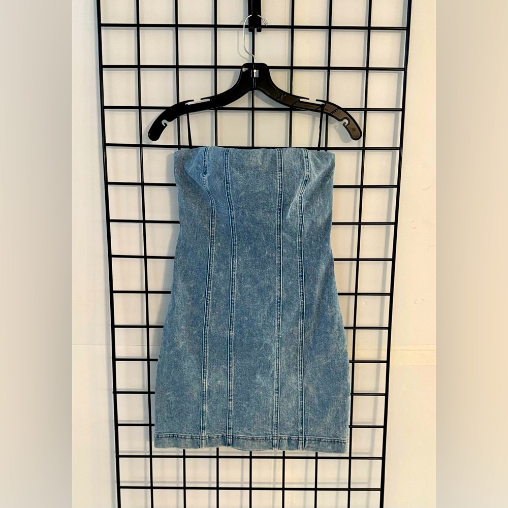 Alice + Olivia Palmer Denim Dress - Picture 7 of 9